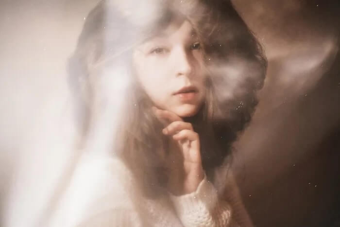 Plastic Wrap Lens Filter DIY photography effect created by placing plastic wrap around the camera lens.