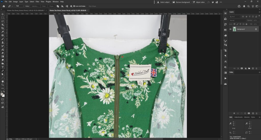 Bring Interior Layer Into Gap Inner neck or tag layer placed inside masked area for ghost mannequin effect